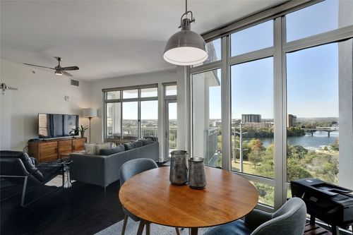 apt-1011-603 Davis St, Austin, TX, 78701-4242 | Card Image