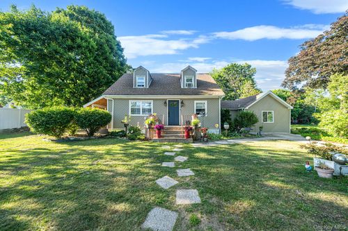 35 Oklahoma Ave, Bay Shore, NY, 11706-2547 | Card Image