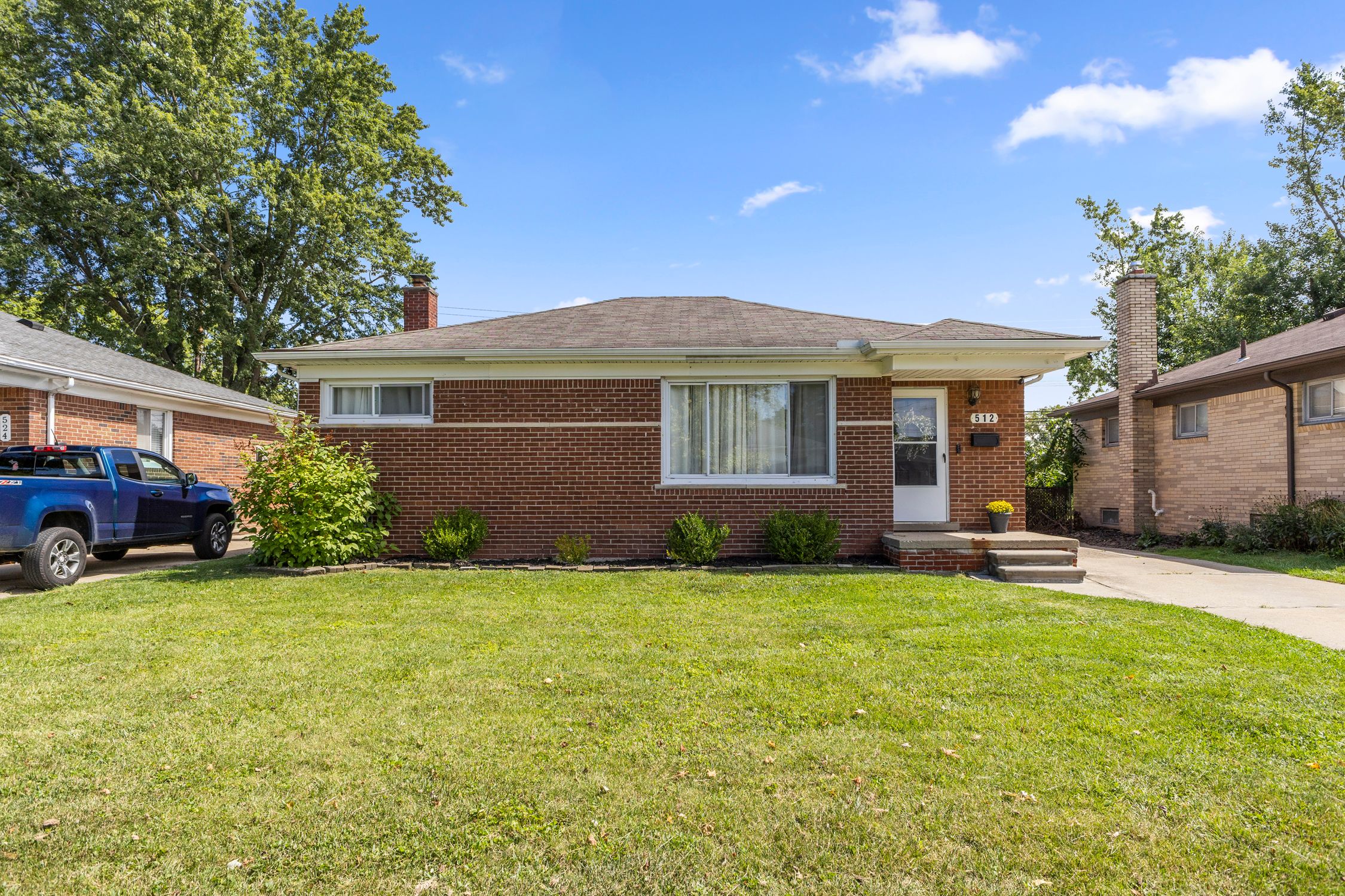 Leona Ave, Garden City, MI 48135