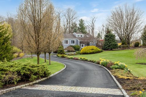 133 Bonnie Brae Ct, Granite Springs, NY, 10527-1022 | Card Image