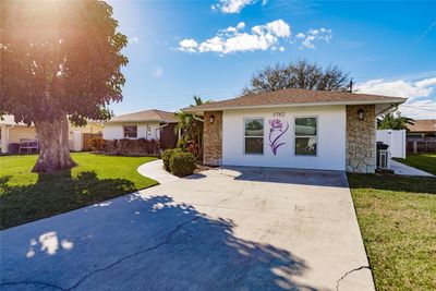 1782 Coconut Drive, House other with 6 bedrooms, 3 bathrooms and null parking in Venice FL | Image 2