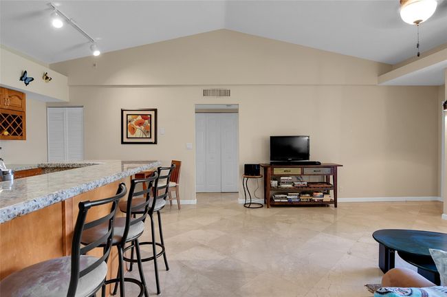 APT-21204 - 821 Lyons Rd, Condo with 2 bedrooms, 2 bathrooms and null parking in Coconut Creek FL | Image 18