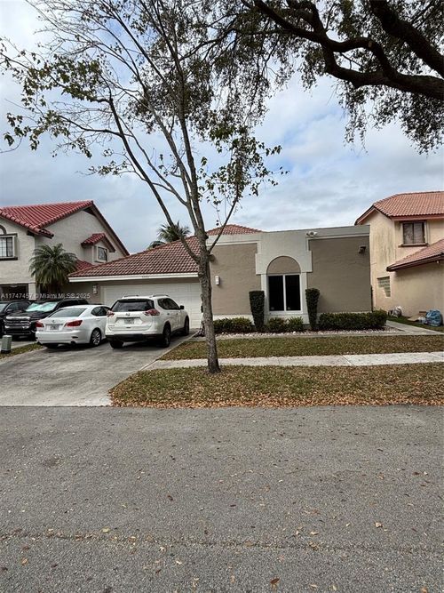 9501 Nw 18th Mnr, Plantation, FL, 33322-5698 | Card Image