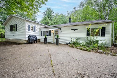 945 N Hockaday Rd, Gladwin, MI, 48624-8073 | Card Image