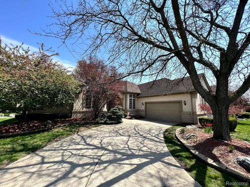48280 Elmwood Dr, Shelby Twp, MI, 48315-4220 | Card Image