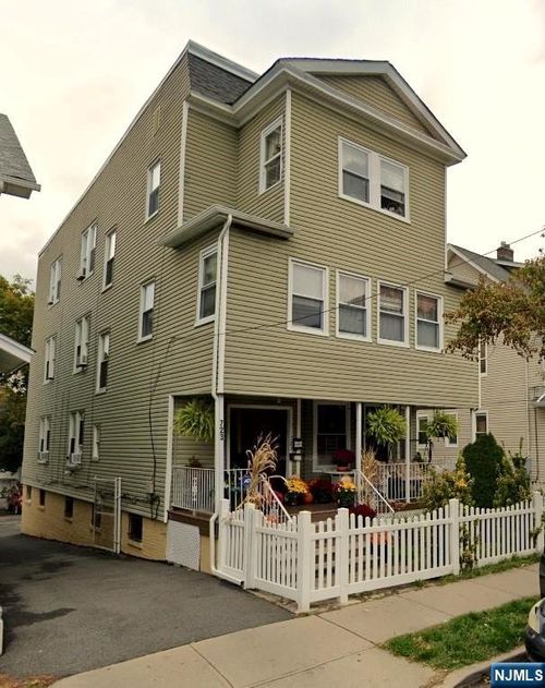 723 Stuyvesant Ave, Irvington, NJ, 07111-4065 | Card Image
