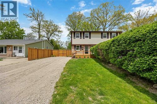 110 Fairview Pl, Sarnia, ON, N7S4E1 | Card Image