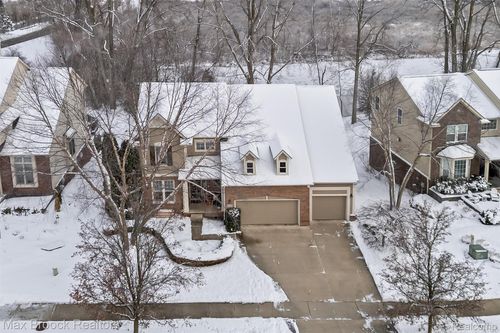6144 Strawberry Cir, Commerce Twp, MI, 48382-5511 | Card Image