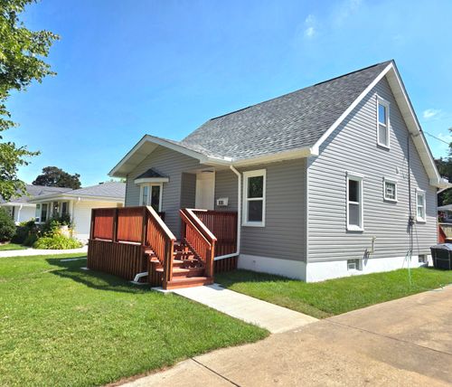 800 S 111th Pl, WEST ALLIS, WI, 53214-2325 | Card Image