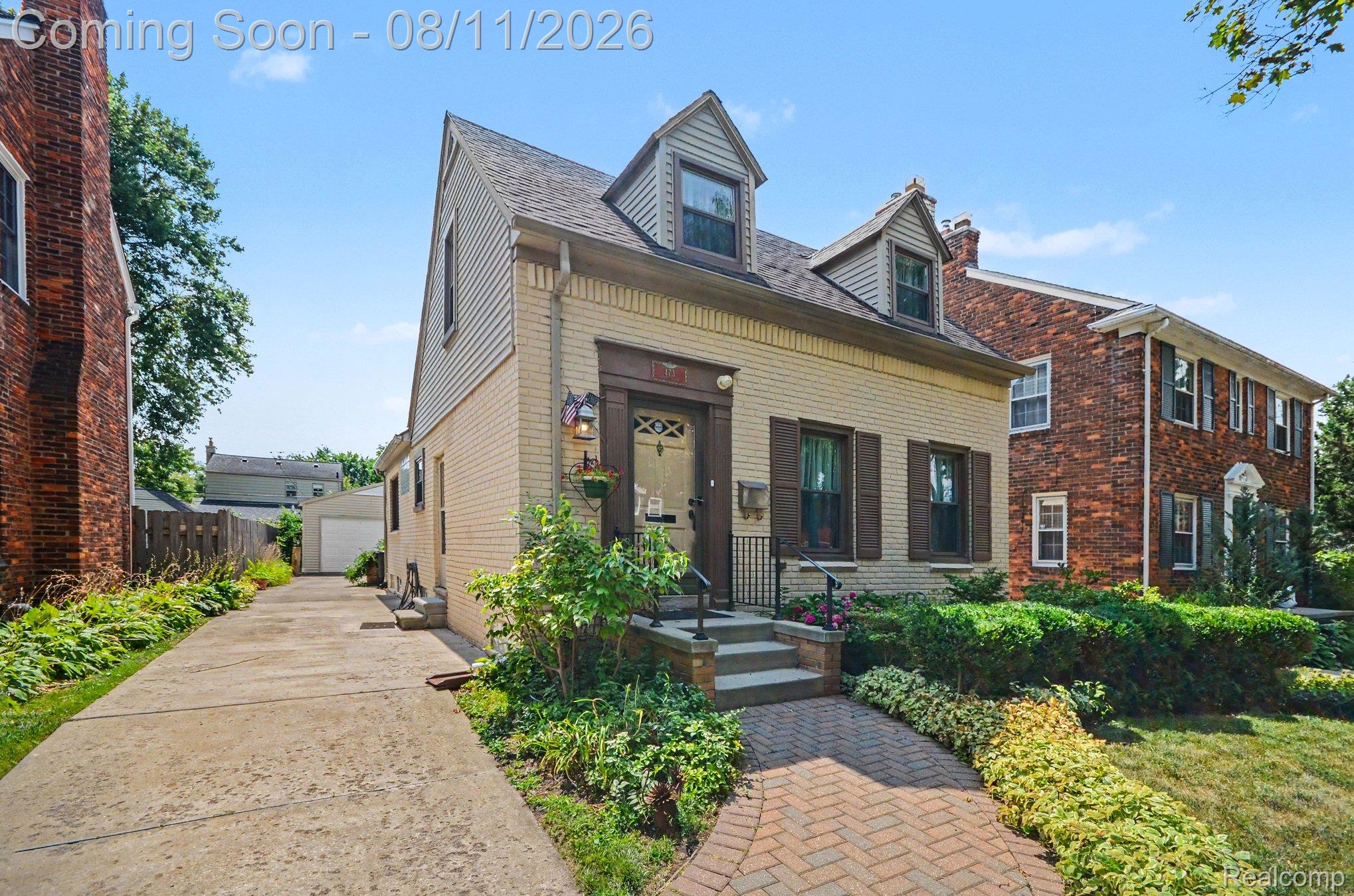 Residential in Grosse Pointe Farms 4