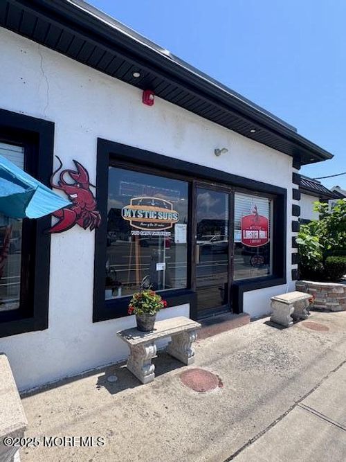 812 Ne Central Ave, Seaside Park, NJ, 08752-1504 | Card Image