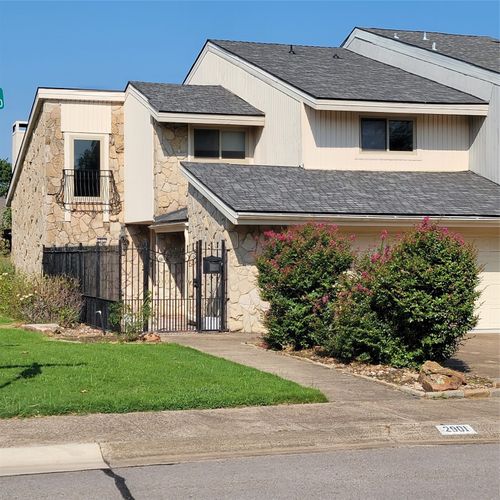 2901 Country Place Cir, Carrollton, TX, 75006-4790 | Card Image