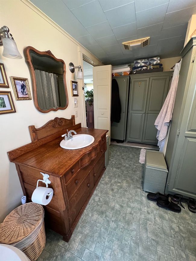 235 Blissville Rd, House other with 1 bedrooms, 1 bathrooms and null parking in Castleton VT | Image 23
