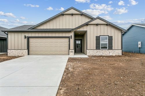 1562 N Emerald Valley Dr, Mulvane, KS, 67110-8625 | Card Image