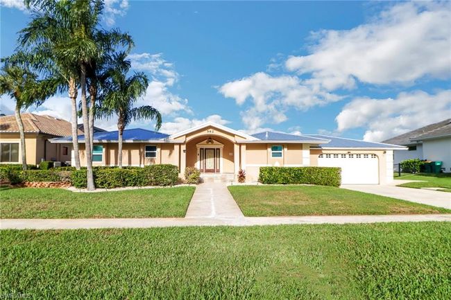 562 Goldcoast Court, House other with 4 bedrooms, 2 bathrooms and null parking in Marco Island FL | Image 4