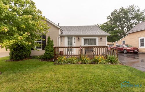 1421 Maumee St, Holland, OH, 43528-9540 | Card Image