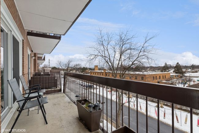 APT-407 - 8001 W Courte Dr, Condo with 2 bedrooms, 2 bathrooms and 1 parking in Niles IL | Image 16
