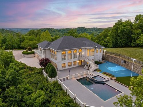 720 Valhalla Ln, Brentwood, TN, 37027-6415 | Card Image