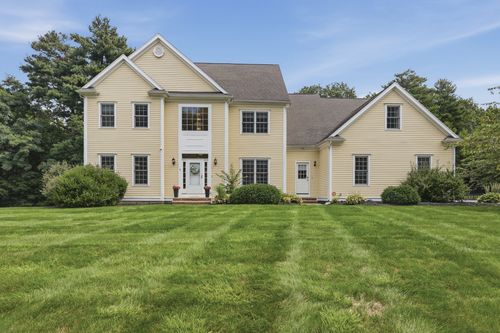 8 Juniper Rd, Upton, MA, 01568-1481 | Card Image