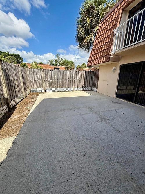 528-528 Green Springs Pl, West Palm Beach, FL, 33409-7508 | Card Image
