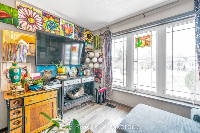 679 Frobisher Crt, House attached with 5 bedrooms, 3 bathrooms and 4 parking in Oshawa ON | Image 5