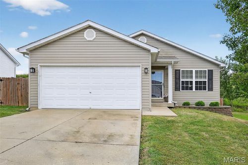 490 Sandra Way, Winfield, MO, 63389-3348 | Card Image