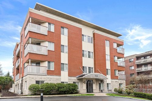 301-310 Hammond Pond Pkwy, Chestnut Hill, MA, 02467-2662 | Card Image