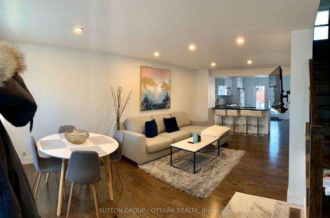 323 Montfort St, Home with 2 bedrooms, 3 bathrooms and 3 parking in Vanier ON | Image 6