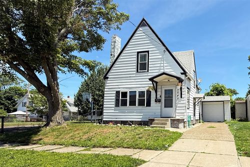 2045 Market St, Erie, PA, 16510-1864 | Card Image
