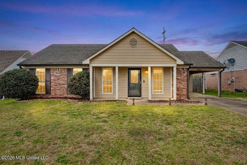 6303 Oak Run Dr W, Olive Branch, MS, 38654-4817 | Card Image