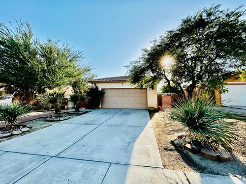 13569 Caliente Dr, Desert Hot Springs, CA, 92240-5811 | Card Image