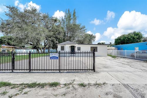2380 Nw 101st St, Miami, FL, 33147-1733 | Card Image
