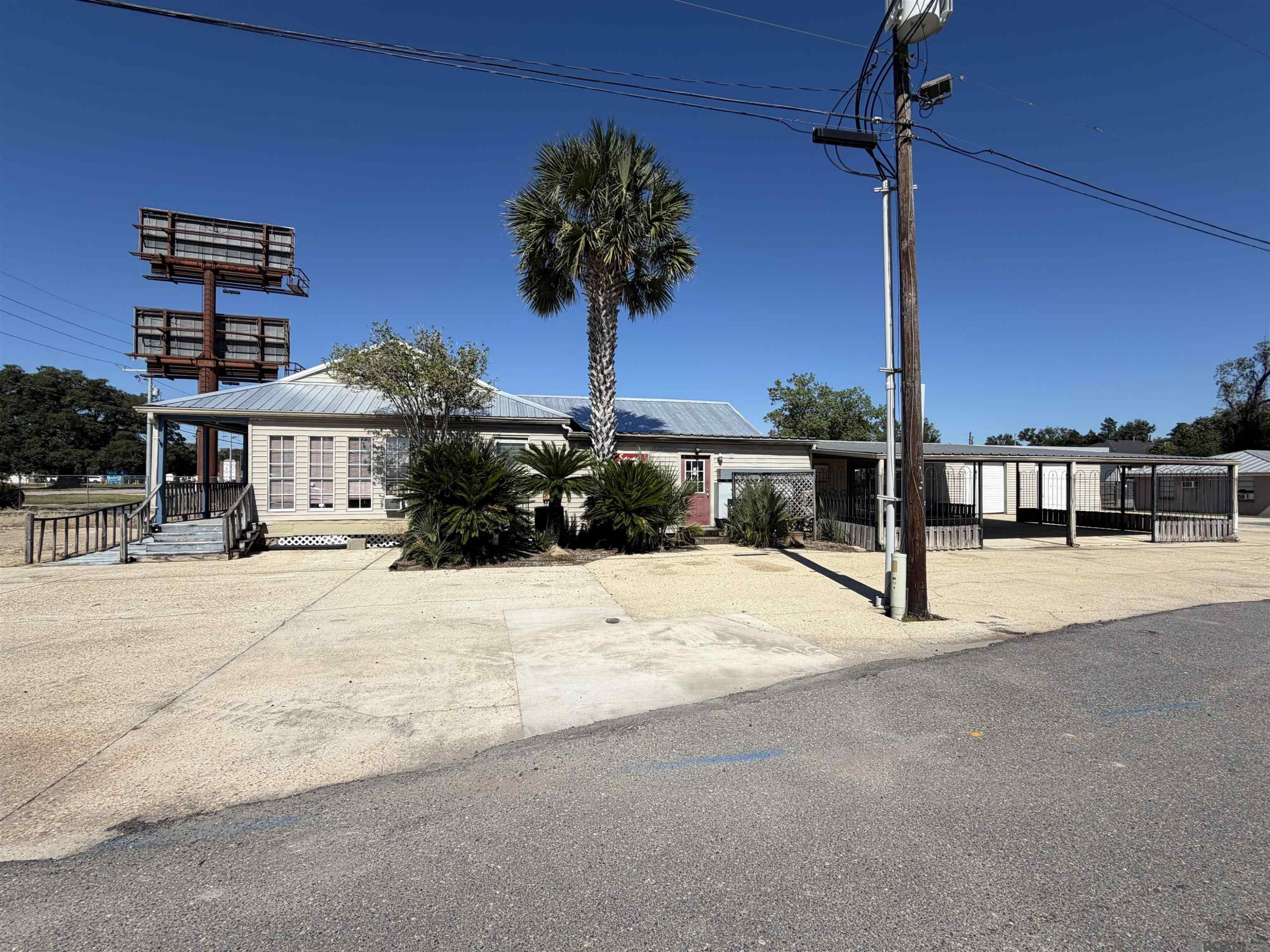 Commercial Sale in Gonzales 3
