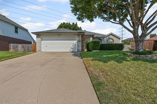 2368 Warrington Dr, Grand Prairie, TX, 75052-4134 | Card Image