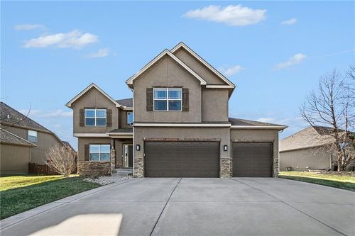1058 Sw Conch Way, Lee's Summit, MO, 64064-7928 | Card Image