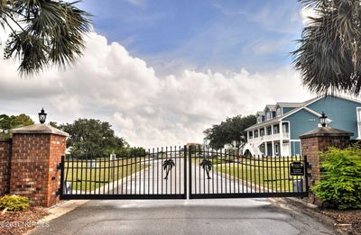 Gate | Image 3