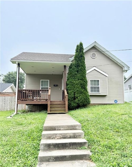 1831 Oneida St, Lexington, MO, 64067-1735 | Card Image