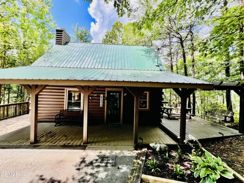 2527 Raccoon Hollow Way, Sevierville, TN, 37862-8179 | Card Image