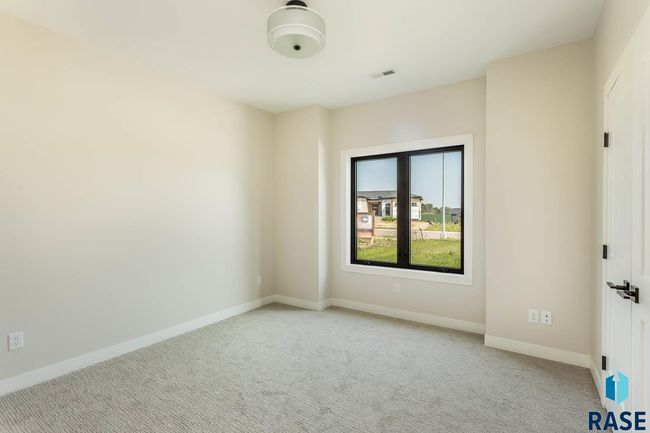 6613 E Corsair Dr, House other with 3 bedrooms, 3 bathrooms and null parking in Sioux Falls SD | Image 23