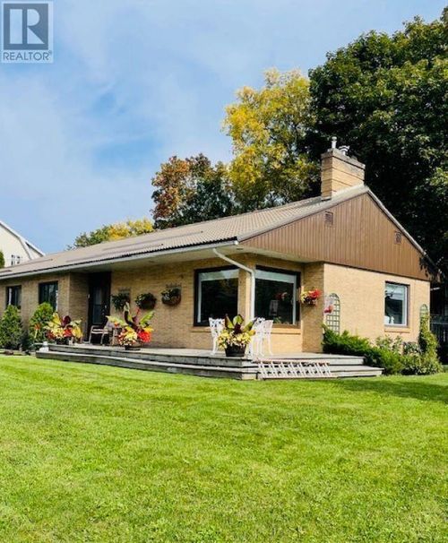 112 Upton Rd, Sault Ste Marie, ON, P6A3W1 | Card Image