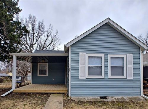 1107 Ottawa St, Leavenworth, KS, 66048-1724 | Card Image