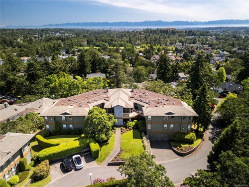 3-4305 Maltwood Lane, Victoria, BC, V8X5G9 | Card Image