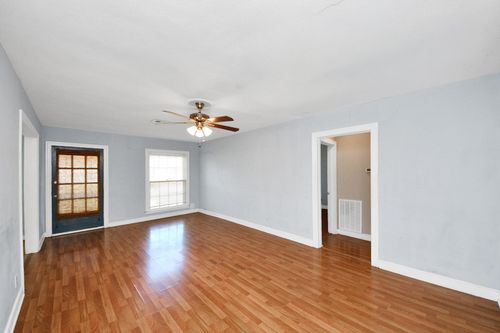 1203 17th Ave N, Texas City, TX, 77590-5716 | Card Image