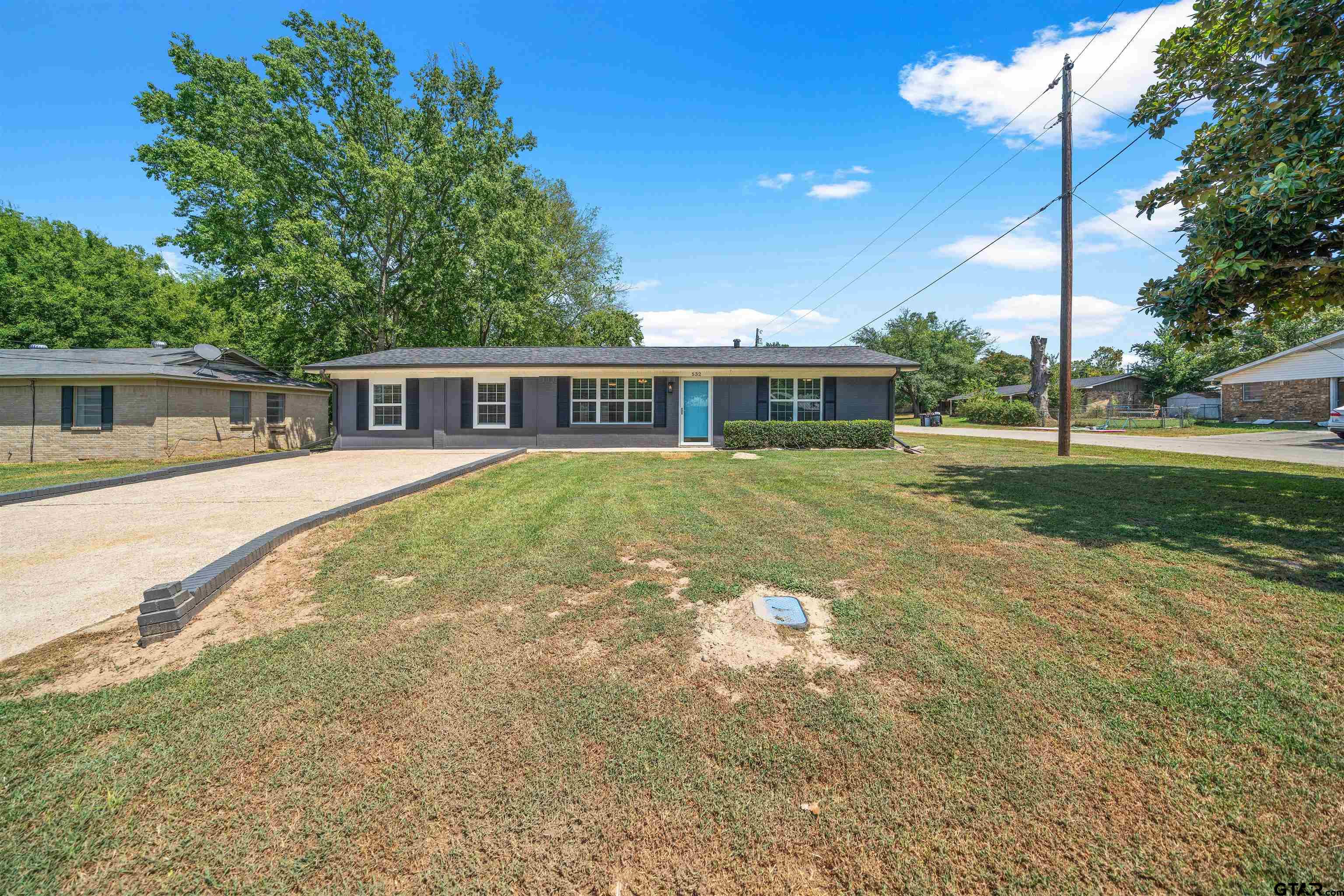 Circle Dr, Lindale, TX 75771