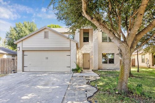 111 Teron Dr, San Marcos, TX, 78666-6863 | Card Image
