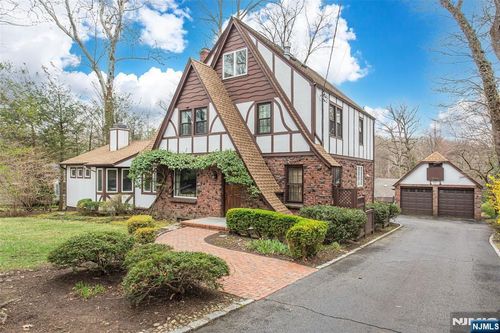10 Cleveland Rd, Caldwell, NJ, 07006-5738 | Card Image