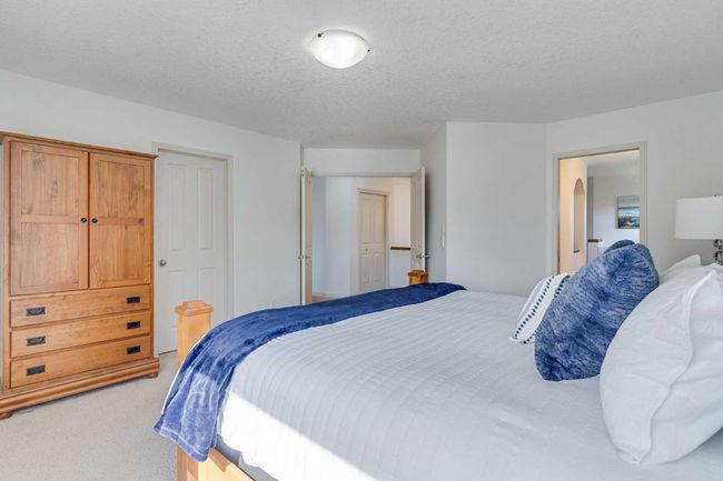 686 Chaparral Dr Se, House other with 5 bedrooms, 4 bathrooms and 4 parking in Calgary AB | Image 31