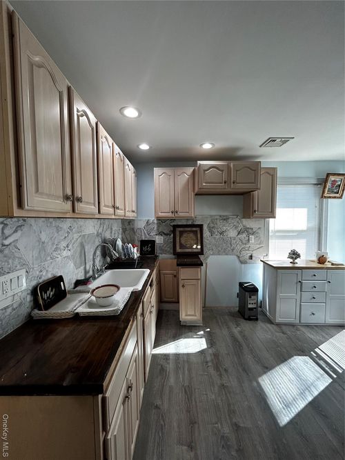 500 Oakwood Rd, Huntington, NY, 11743-6363 | Card Image