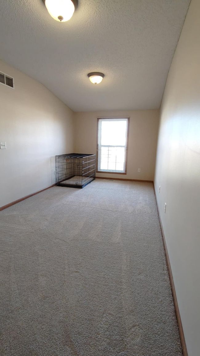 Upper Level Full Bathroom | Image 17