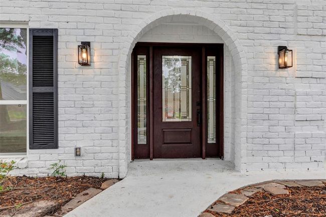 Come on in to your new home 7707 12th Fairway Ln in Humble. | Image 4